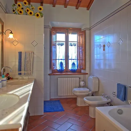 Tignano Sleeps 7 Pool Wifi T741629 Appartement